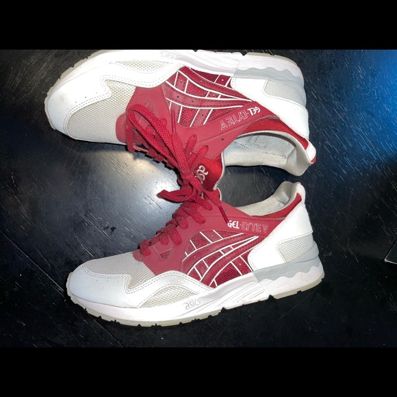 ASICS - Picture 1 of 2